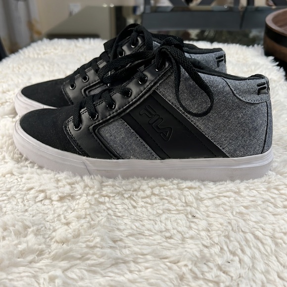 Fila Shoes | Fila Men's Canvas Leather Fashion Sneakers | Color: Black/Gray | Size: 8.5 | Paolac007's Closet